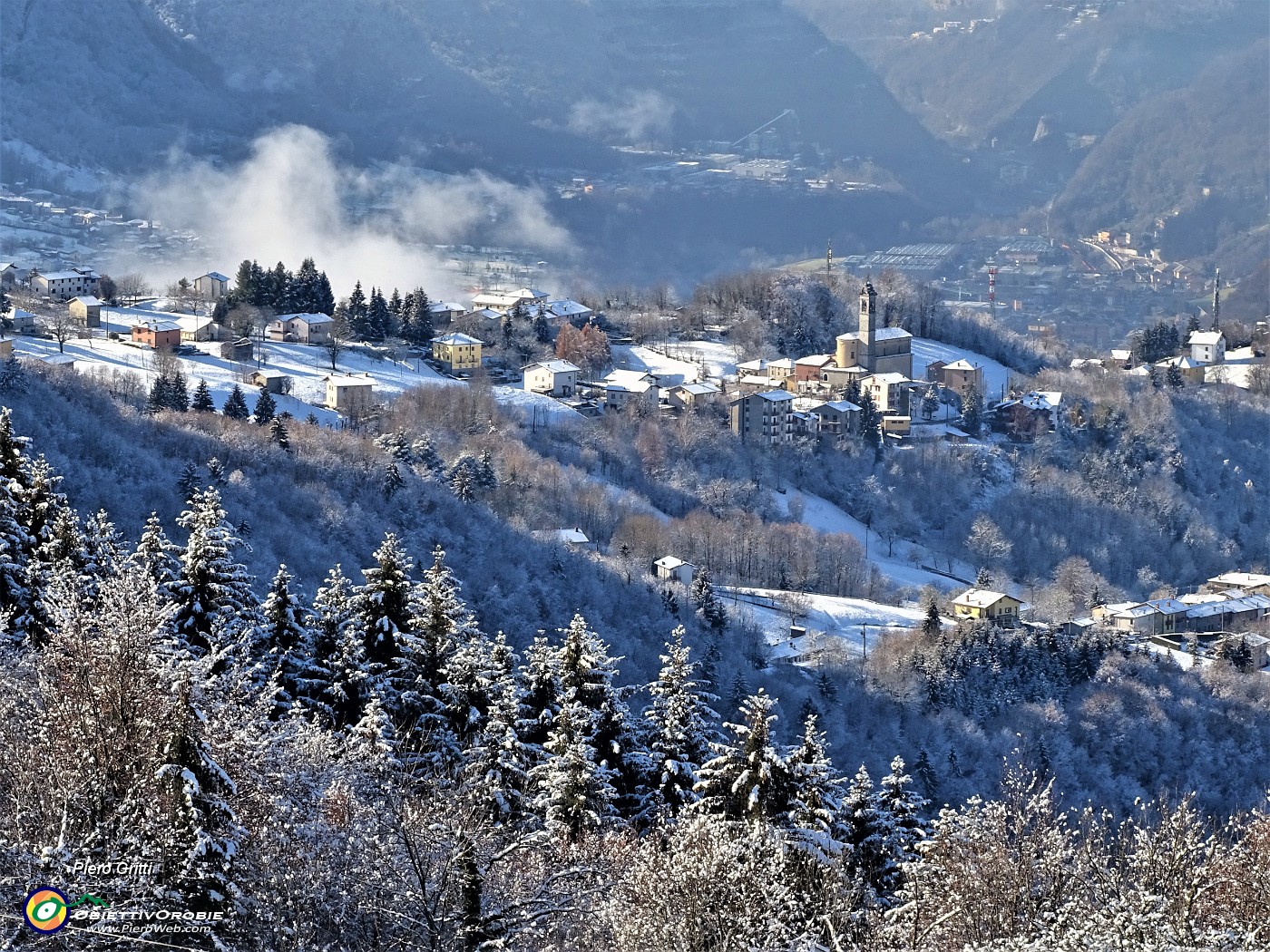 43 Dalla Chiesa di Miragolo S. Salvatore  vista su Somendenna e verso Zogno.JPG